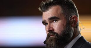 Penn State police investigating Jason Kelce phone-smashing incident